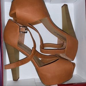 Tan heels, peep toe, Sz 9